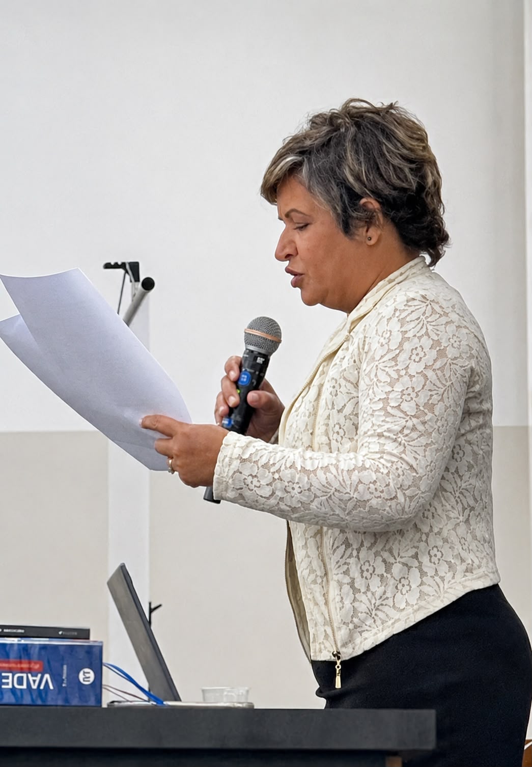 Imagem profissional da Dra. Carmen Lira